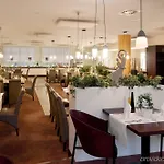 Courtyard By Marriott Hotel