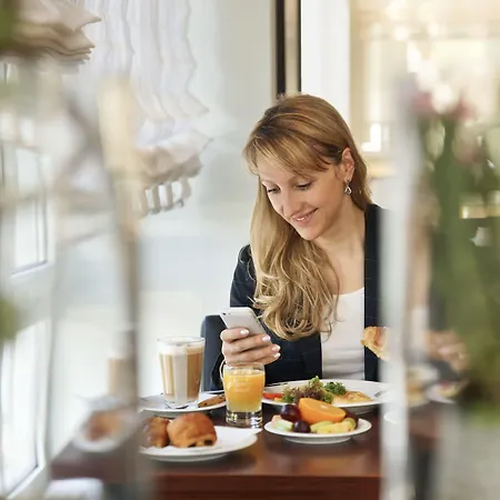 Courtyard By Marriott