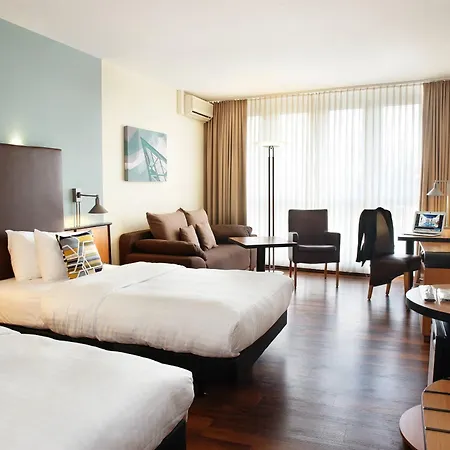 Szálloda Courtyard By Marriott Drezda