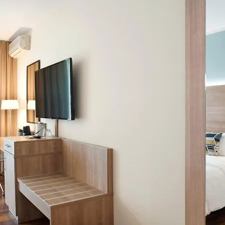 Courtyard By Marriott Otel