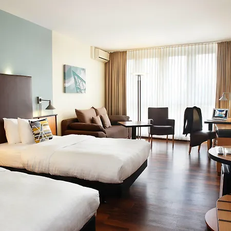 Courtyard By Marriott 4*