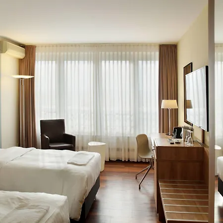 Courtyard By Marriott Отель