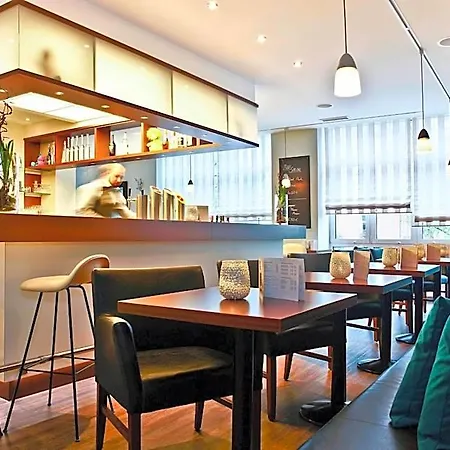 Courtyard By Marriott Otel