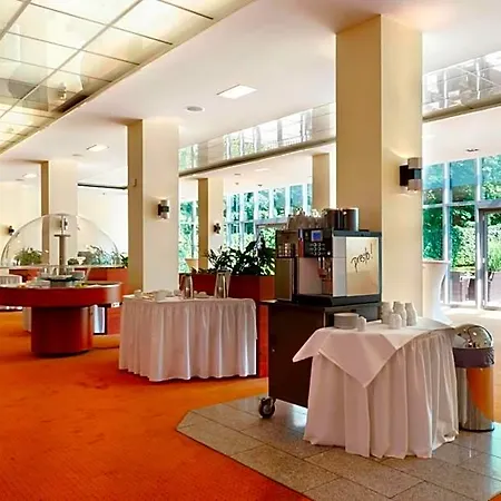 Courtyard By Marriott Otel