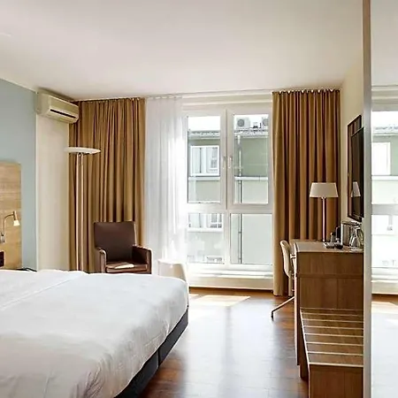 Courtyard By Marriott Otel