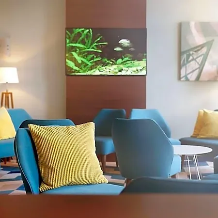 Courtyard By Marriott Otel
