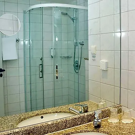 Courtyard By Marriott Otel