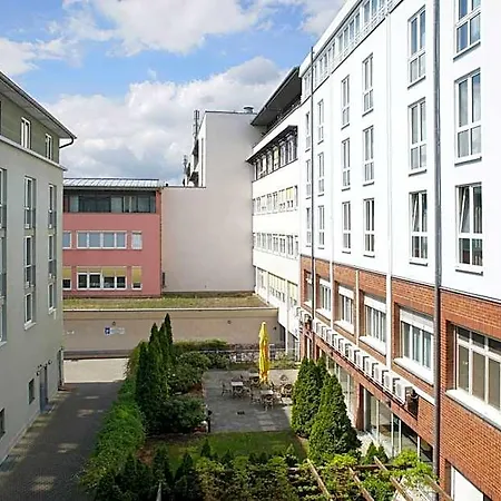 Courtyard By Marriott Otel