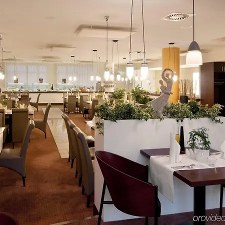 Courtyard By Marriott Hotell