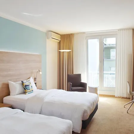 Courtyard By Marriott Hotell 4*